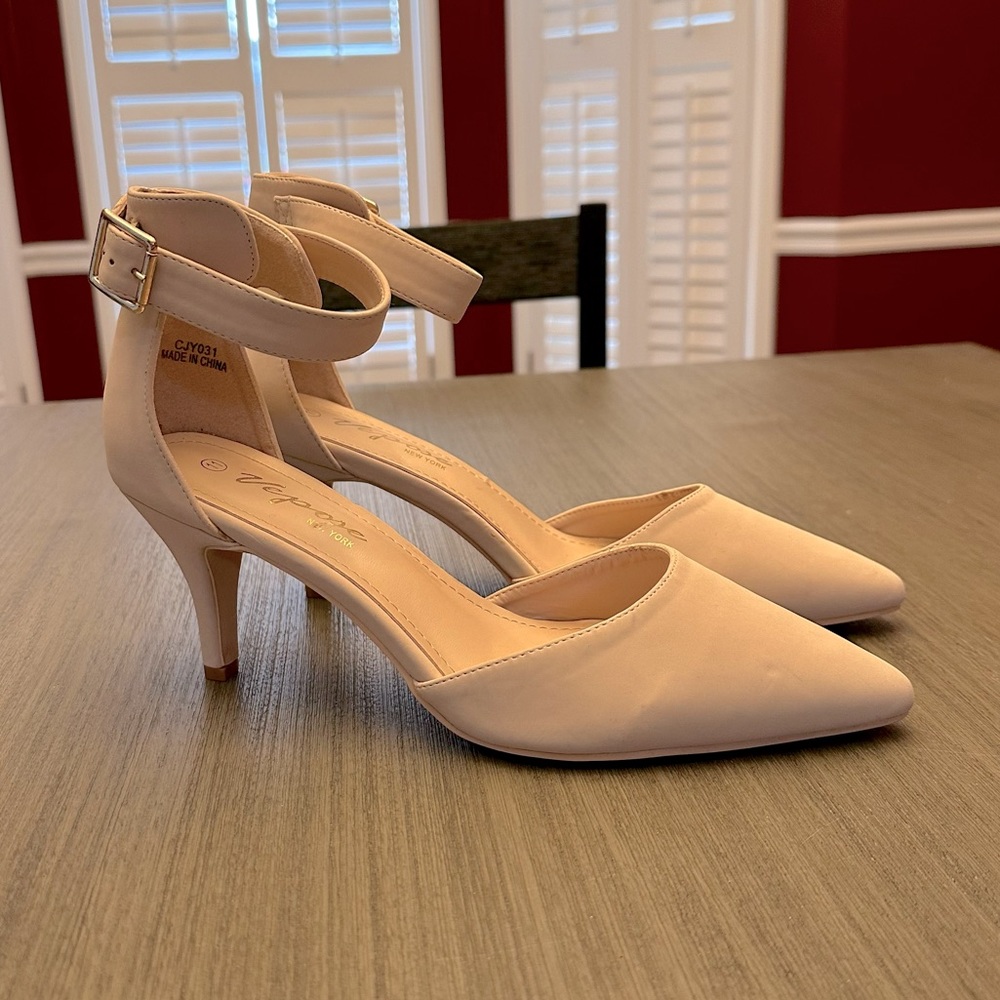 ⭐️2for$15⭐️ Beautiful Vepose heels with ankle strap